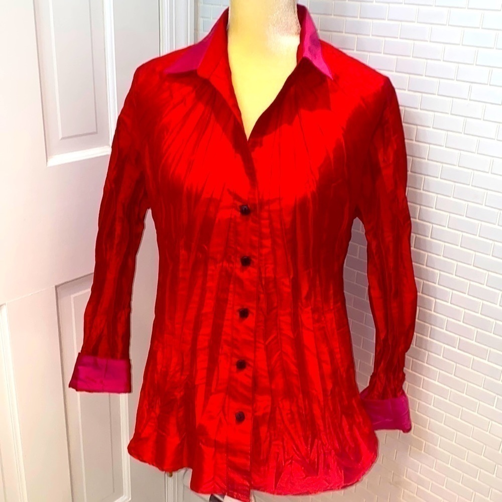 Beluva crinkle polyester hot pink/red blouse/ tunic. Size Medium. Washable.